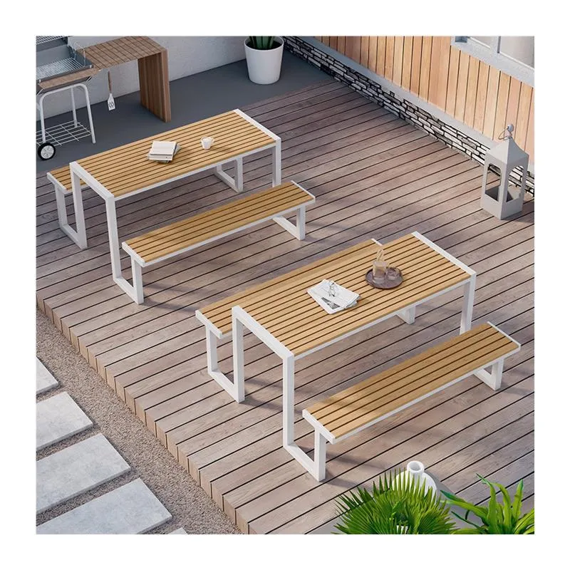 Outdoor Furniture One Piece - Set di tavolo e sedie da
